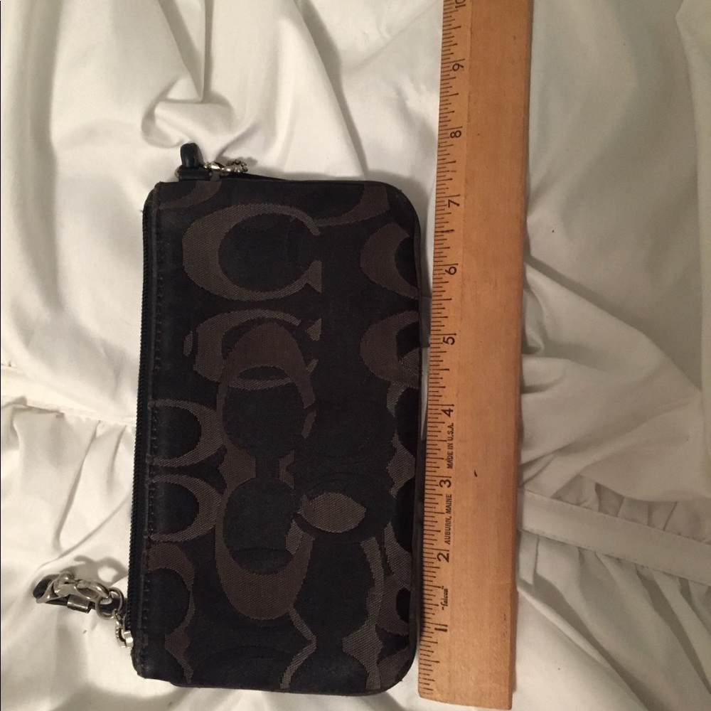 1 Black Coach signature wristlet - Picture 4 of 4